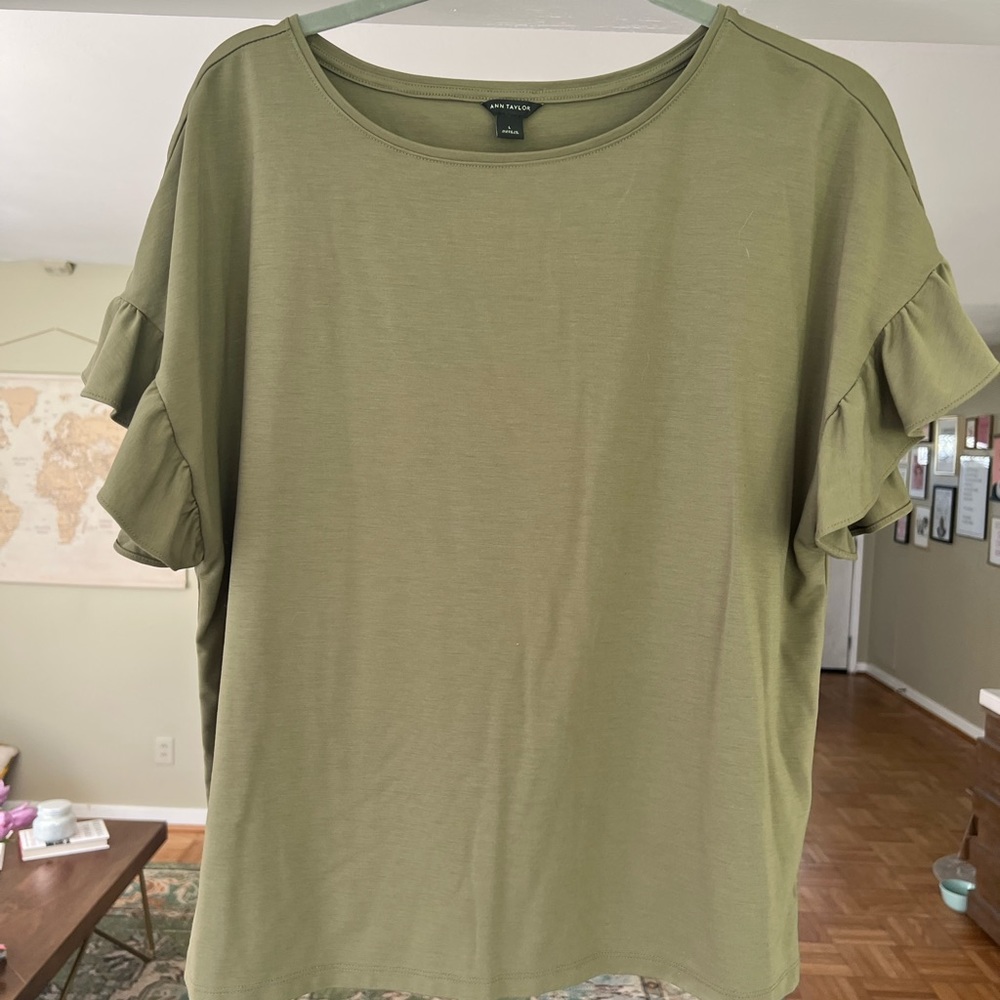 THE SOFTEST Ann Taylor t-shirt